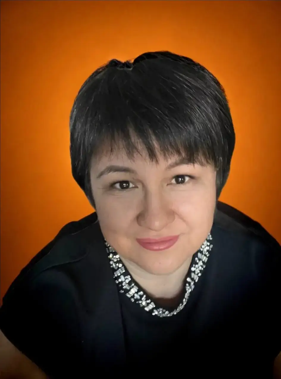Gulnara, colorista y creadora de Color Club